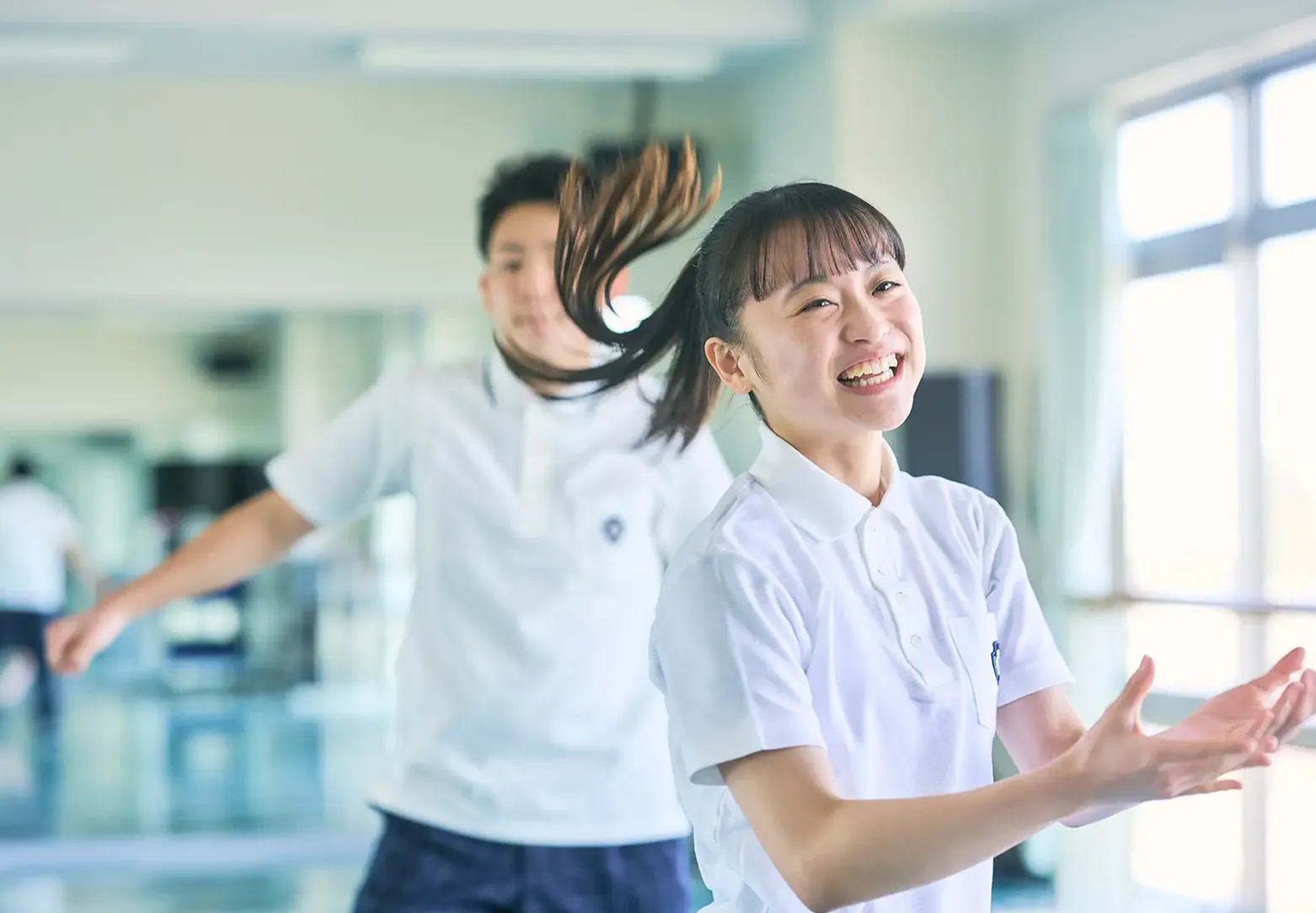踊っている生徒